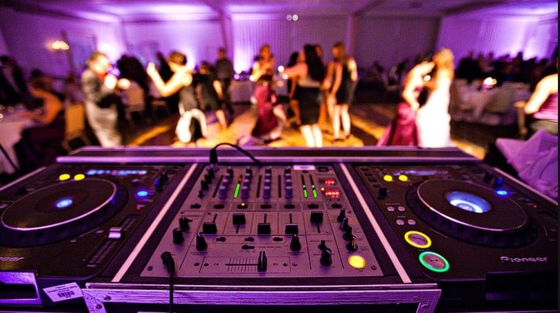 DJs
